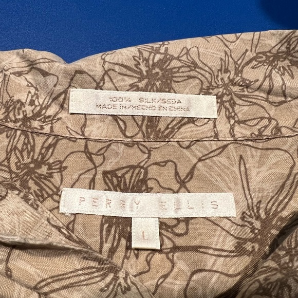 Perry Ellis Men's Size Large Silk Hawaiin Floral Button Down Short Sleeve Beach - Picture 4 of 4